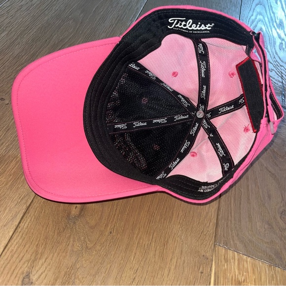 Titleist Pink Out Women's Tour Performance Ball Marker Footjoy - Picture 4 of 9